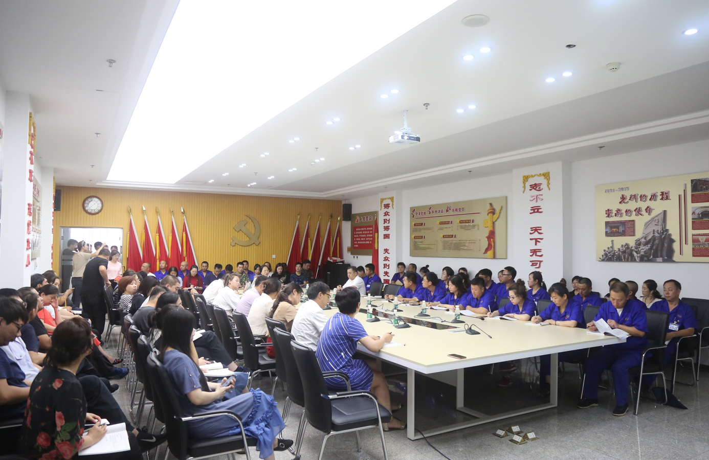 Party members of Lianshi Chemical participated in the party class on the theme of "Don't forget the original heart, keep the mission in mind" in the High-tech Park